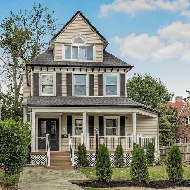 Building Photo - 153 Chester St Unit 2 and 3 floor