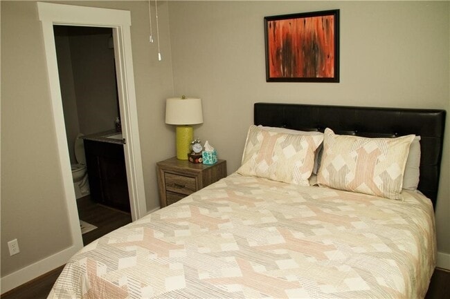 Photo - 1569 Brooks Ave