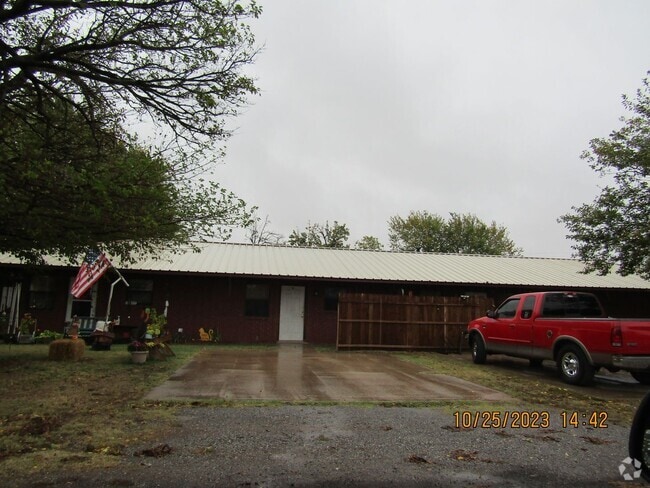 Building Photo - No Pet Home! Cache School District!