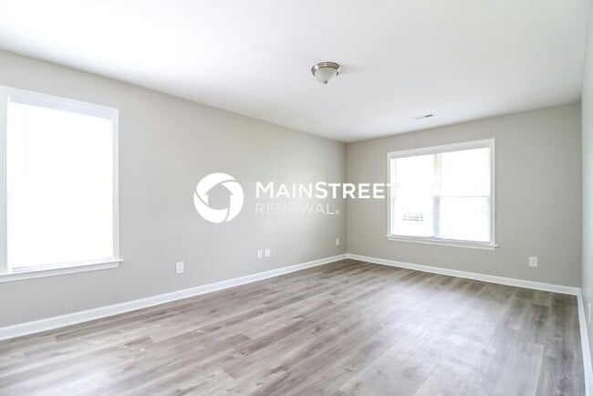 Photo - 3 Bedroom Pet-Friendly Home in Greensboro, NC with Main Street Renewal