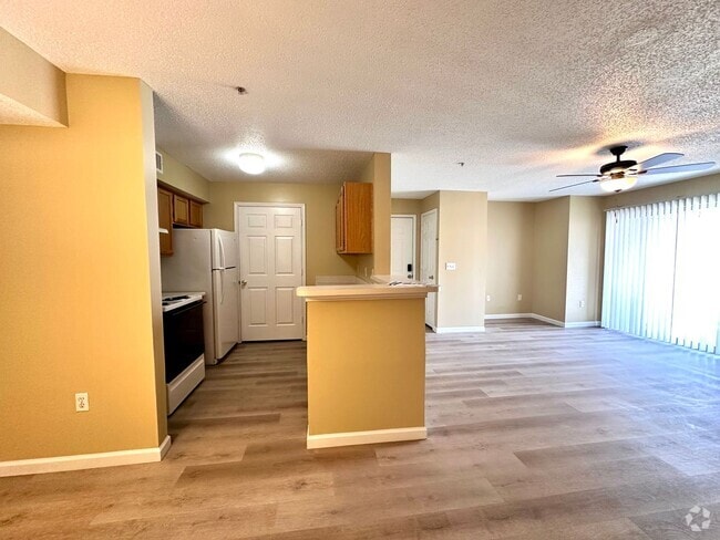Building Photo - Newly Renovated Third Floor 1B/1B Unfurnis... Unit 44 Rental