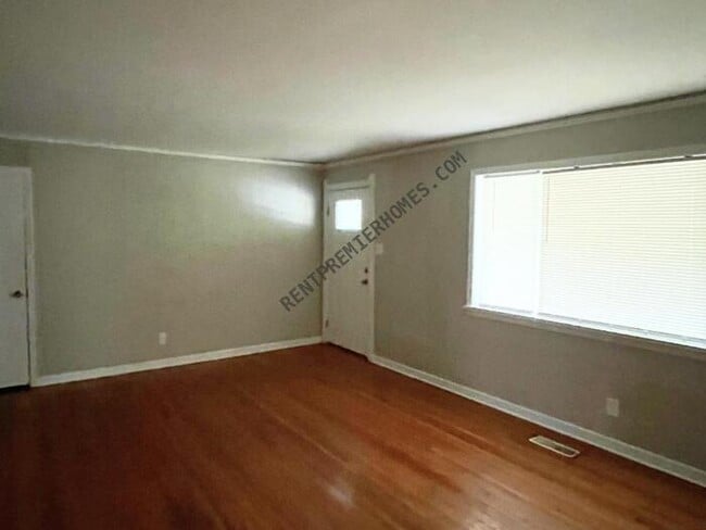 Photo - 4700 N Locust St