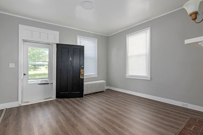 Photo - 703 Travers St