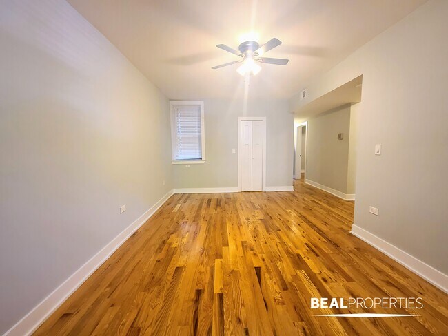 Photo - 647 W Oakdale Ave