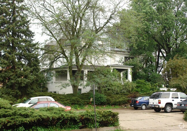 Photo - Castle Court Apartments - Midtown