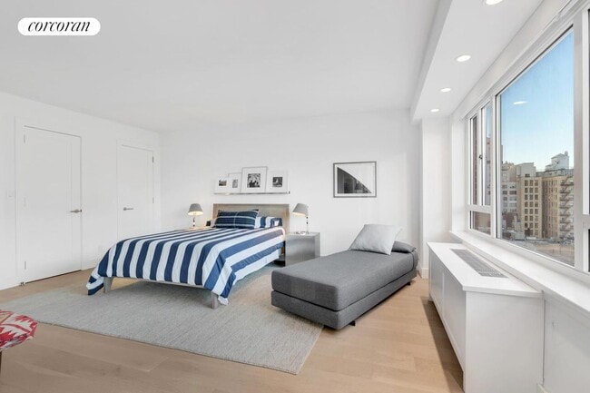 Photo - 30 E 62nd St