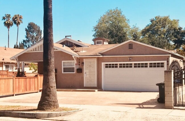Building Photo - 784 E Mountain St Unit 786