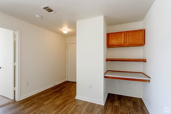 2BR, 2BA - 954SF