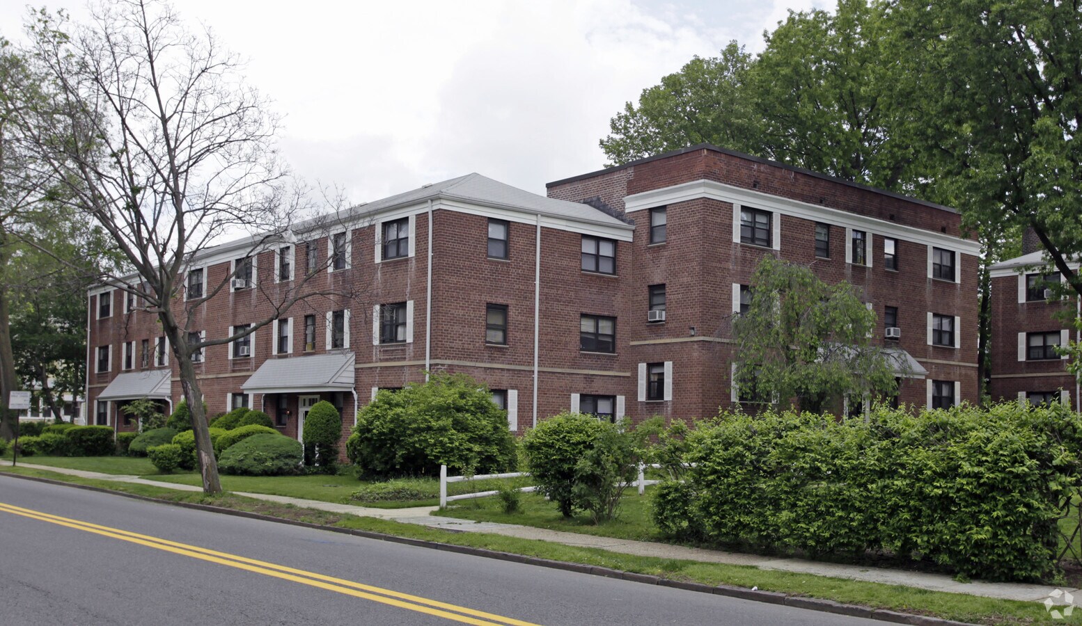 194 Union Ave Apartments - 194 Union Ave Apartments