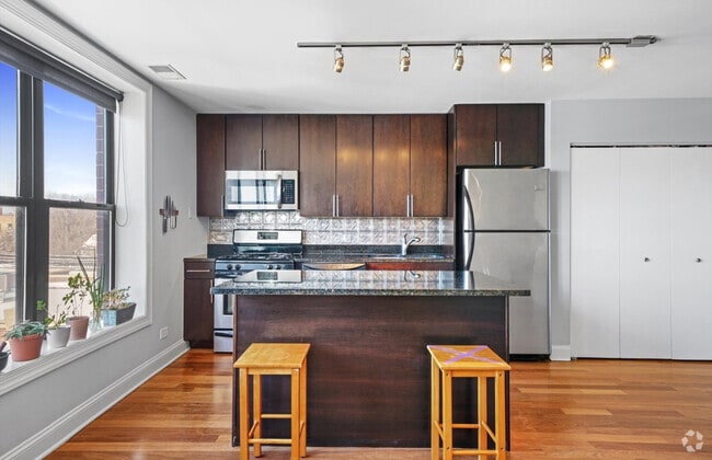 Building Photo - 1600 N Halsted St Unit 3F Rental