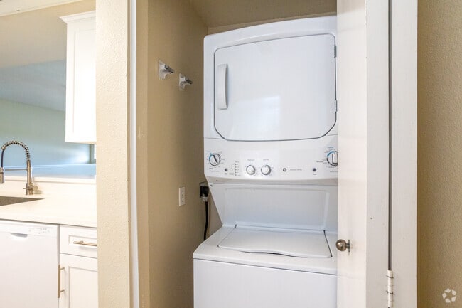 2BR, 2.5BA - 1275SF - Laundry - de Tolosa Ranch Apartments