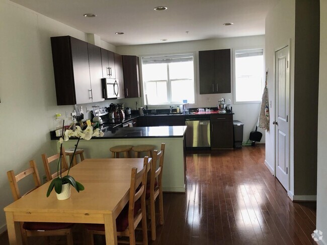 Building Photo - 214 9th St SW Rental