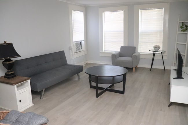 Photo - 2026 N Ross Ave