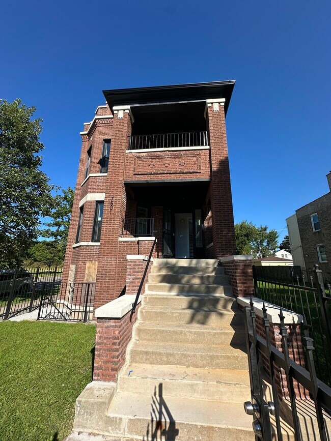 Building Photo - 7545 S Peoria St Unit 1 Rental