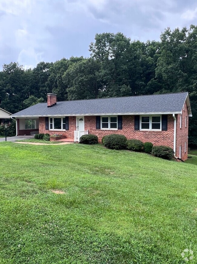 Building Photo - 4 Bedroom Home in Campbell County