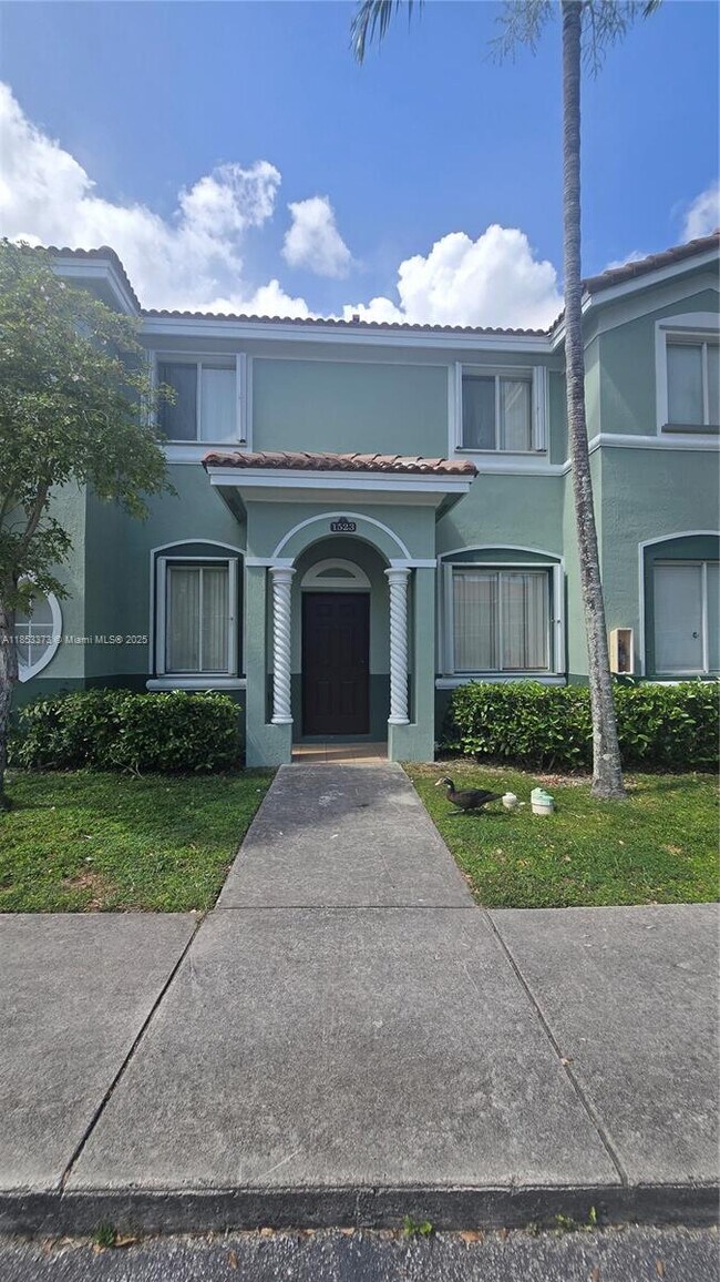 Building Photo - 1523 SE 24th Ct Rental