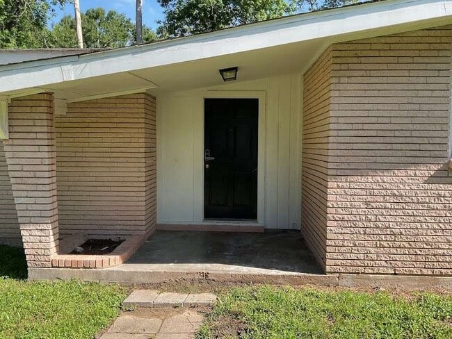 3515 Elm Dr