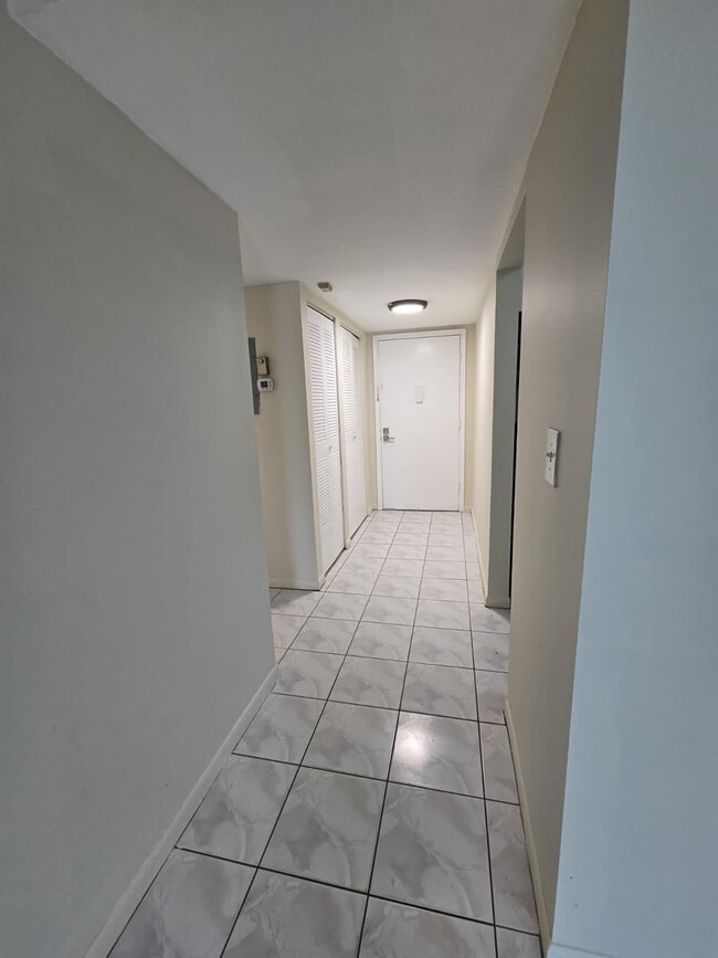 Photo - 4121 Stirling Rd Unit 206