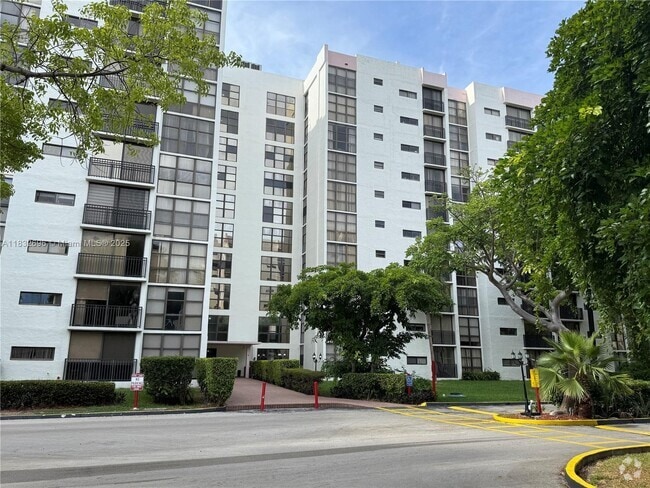 Building Photo - 17021 N Bay Rd Unit 222 Rental