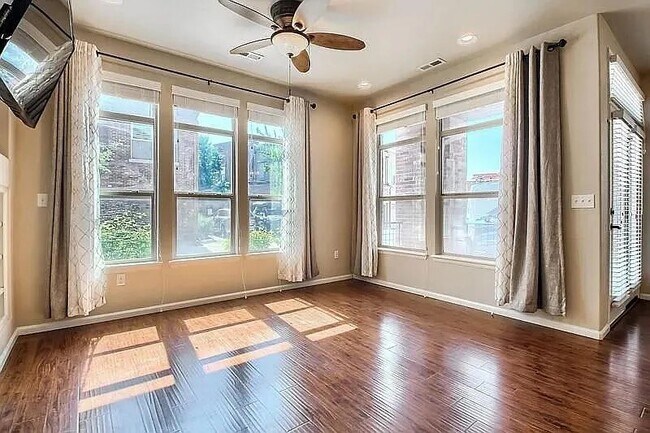 Photo - Beautiful 3 bedroom townhouse