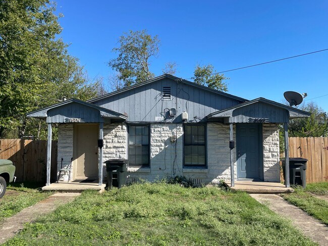 Building Photo - 1602-1604 N Park St Rental