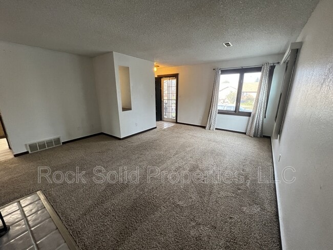 Photo - 3061 Reed Ave