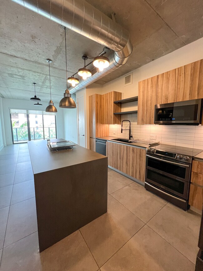 Building Photo - 3250 NE 1st Ave Unit 801 Rental