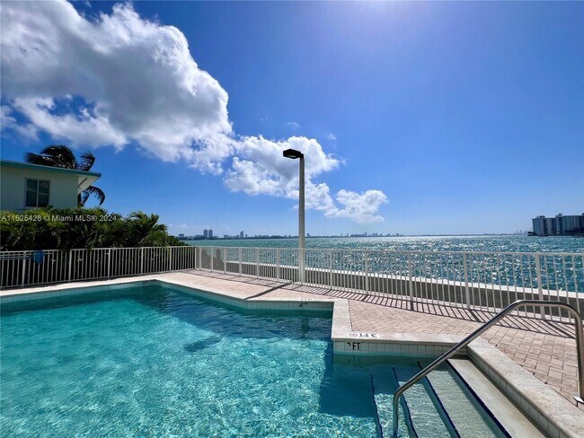 2000 Bay Dr Unit 409