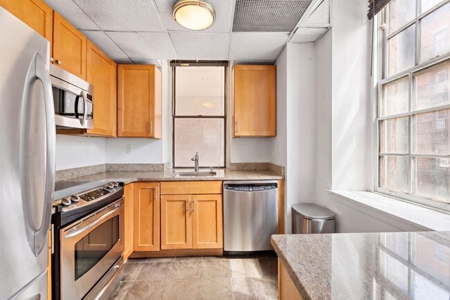 Building Photo - 186 Wayne St Unit 105D