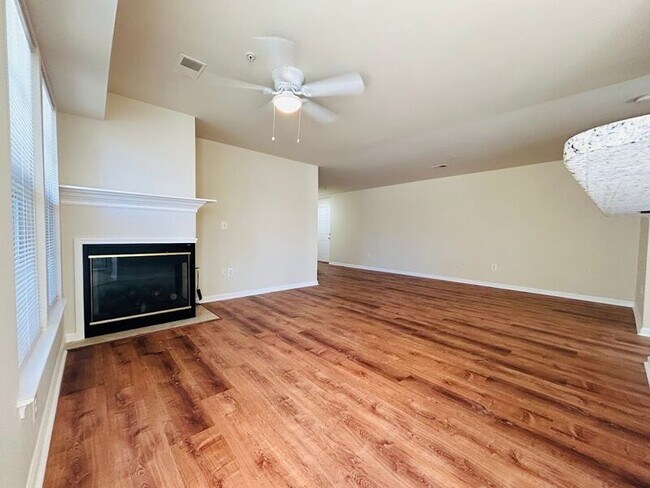 Photo - 7510 Snowpea Ct Unidad #B