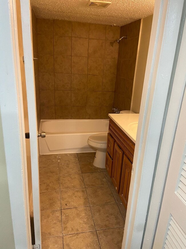 Photo - Cozy 2/1 Apartment, Move in Ready, Move in Special! Unit 20