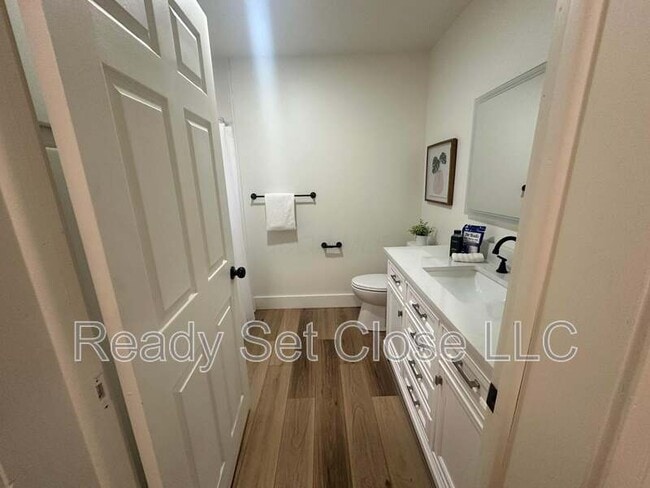 Photo - 156 W High St