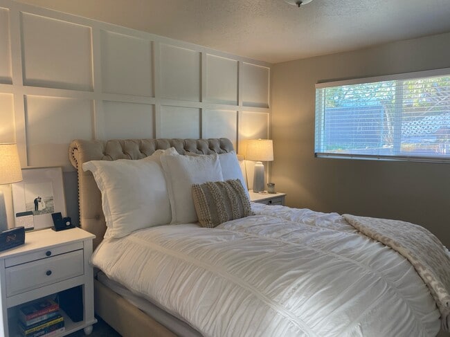 Photo - 675 E 4250 S