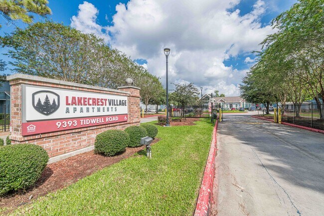 Lakecrest Village