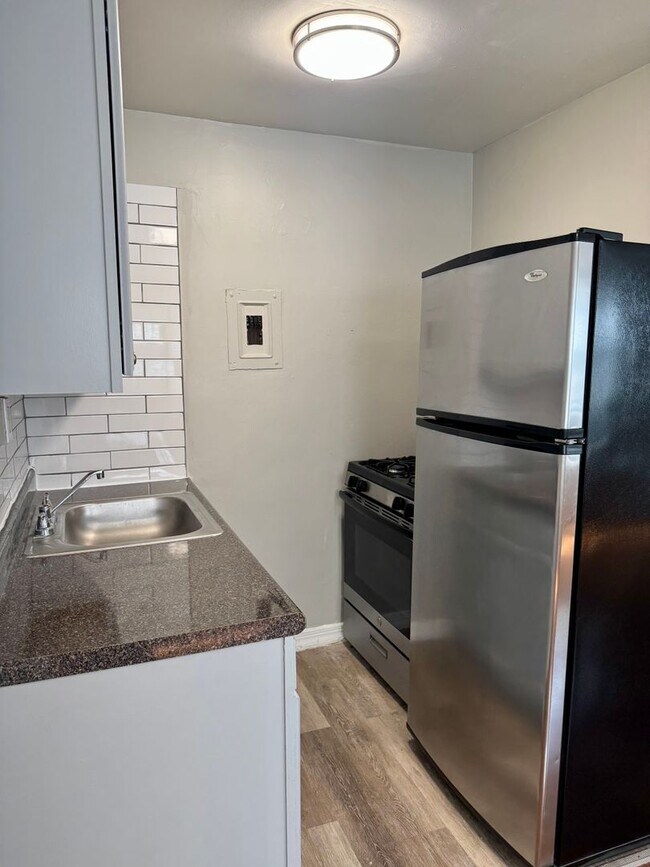Photo - 1835 CENTRAL PL NE
