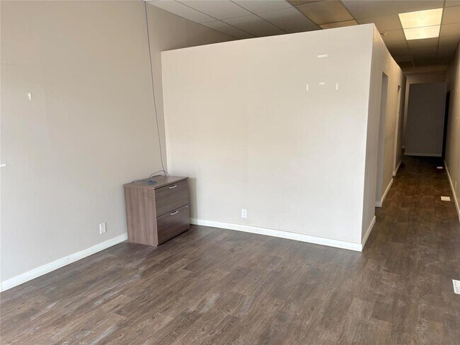 Photo - 70 Main St S