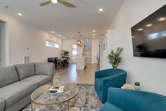 Photo - 201 Prince Ave Unidad ID1051702P