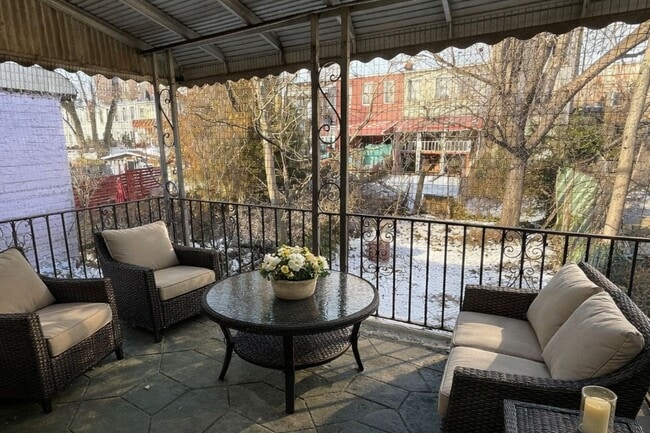 Photo - 2001 Bergen St