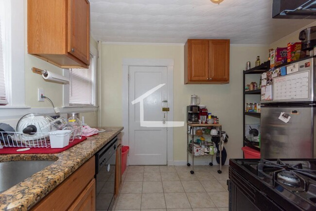 Newly renovated 3 bed with parking and in-... - Newly renovated 3 bed with parking and in-... Casa