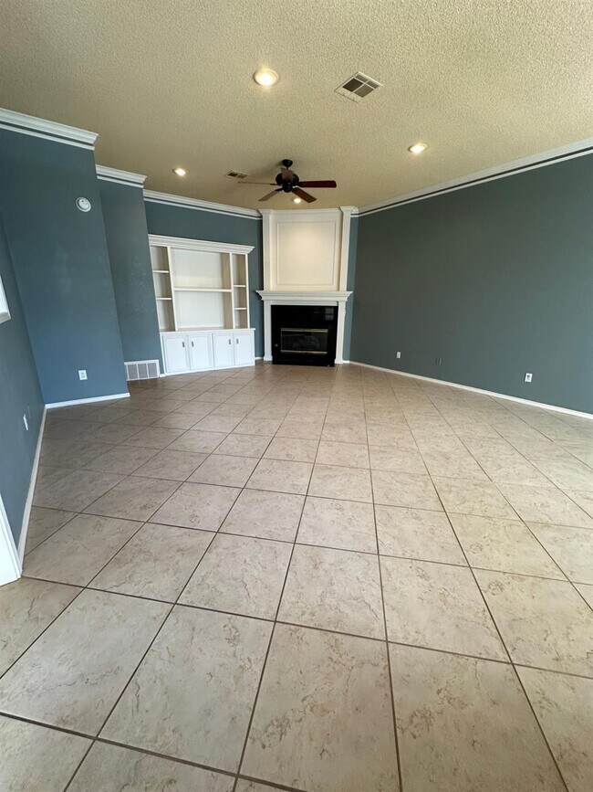 Photo - 5236 84th St