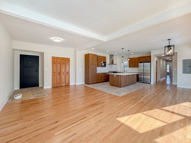 Photo - 6411 W Irving Park Rd Unidad 2