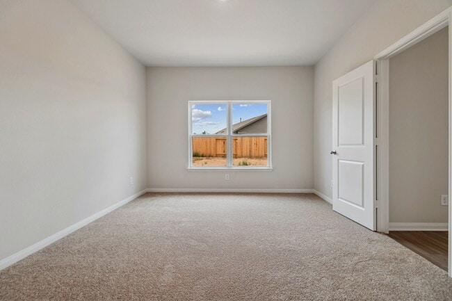 Photo - 332 Kingston Wy