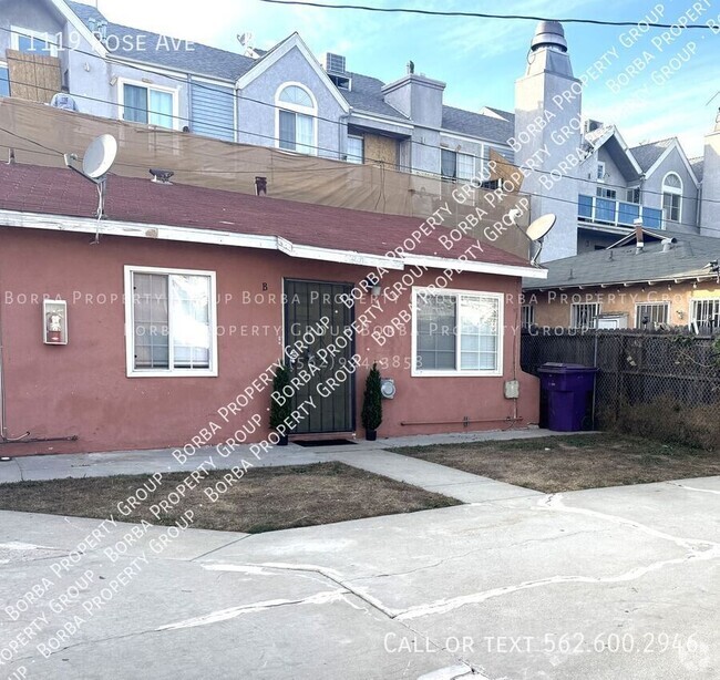 Building Photo - ***CHARMING 1 BEDROOM | 1 BATH BACK HOUSE ... Unit B