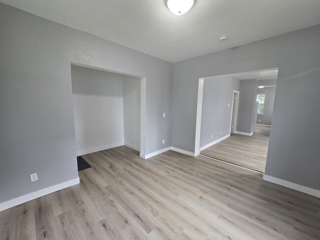 Photo - 1527 4th Ave SE