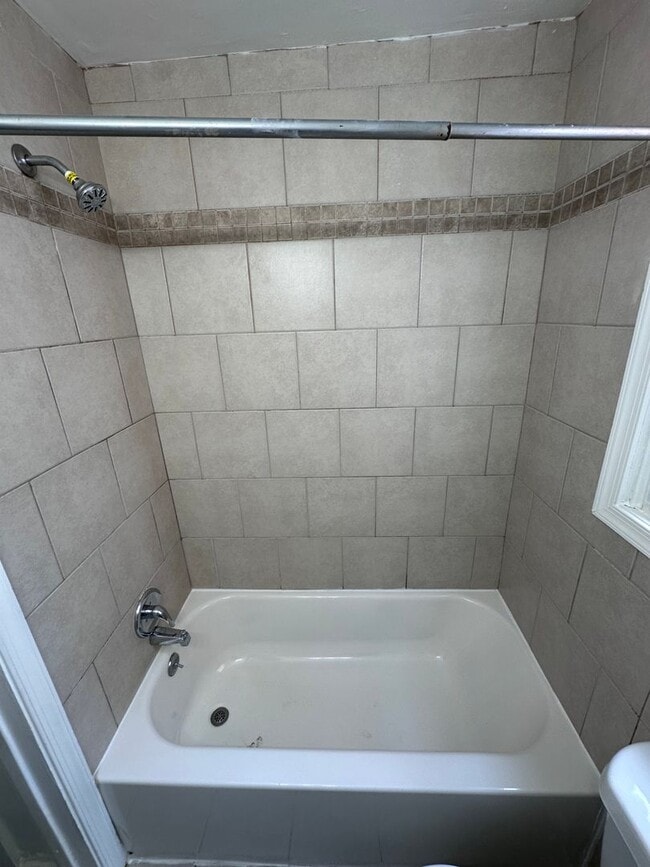 Photo - 1012 W Main St Unit Apt 3