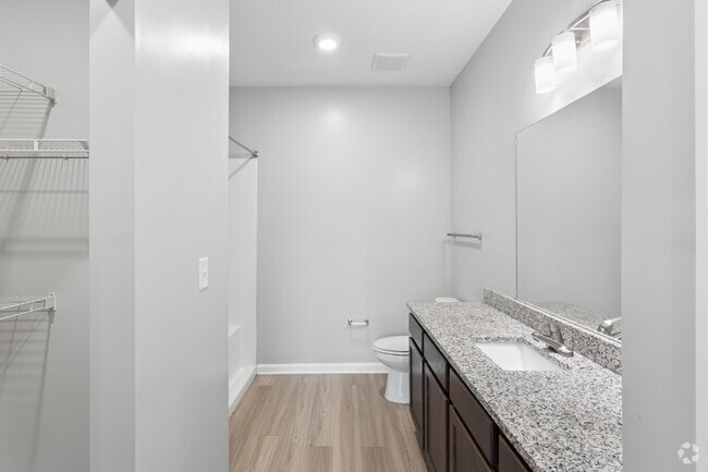 2BR, 2BA - 1,084SF - Primary Bathroom