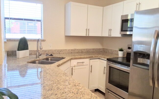 Building Photo - Beautiful Winter Park 2/2 Condo on the fir... Unit 71