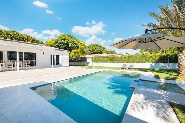 Photo - 9811 NE 4th Avenue Rd