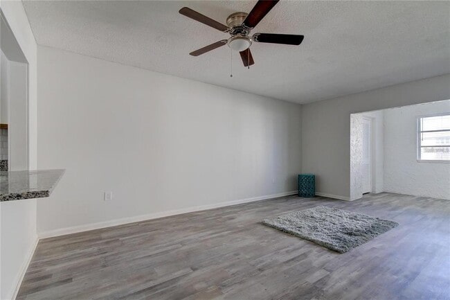 Photo - 4901 Onyx Ln Unit 204