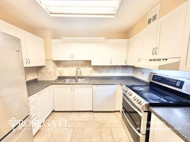 Photo - Spacious 3-Bedroom Condo with Parking & Stainless Steel Appliances – Kitchener Unité 317